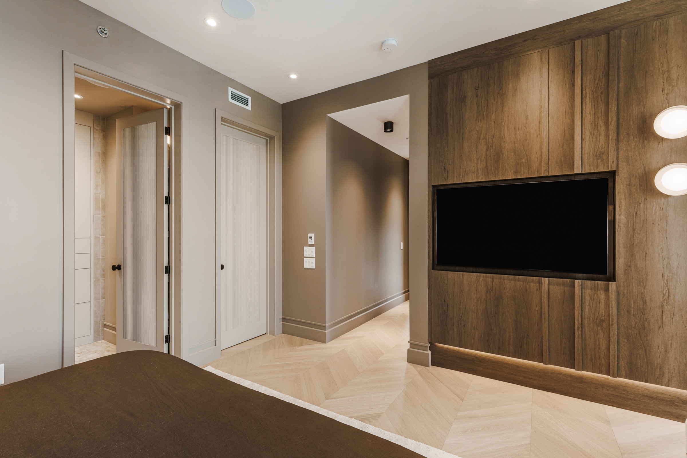 Transition de la chambre vers la salle de bain